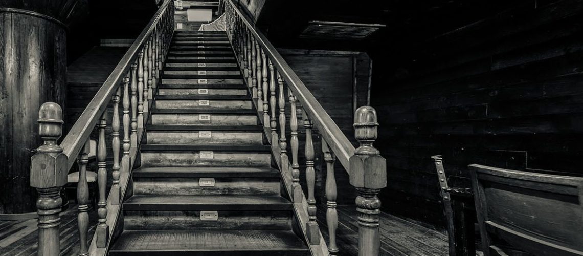 Old Wooden Steps - Nail Dream Featured Image
